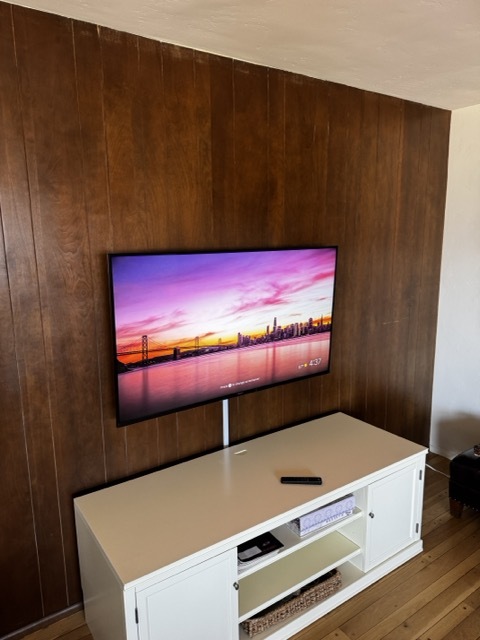 10,000+ TVs Mounted by Our Team – photo 3