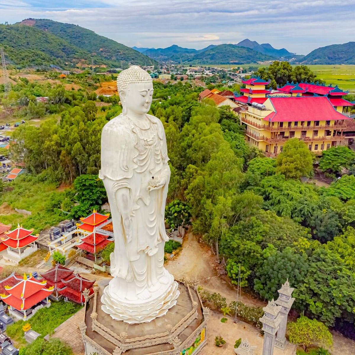 Храм Tong Lam Lo Son