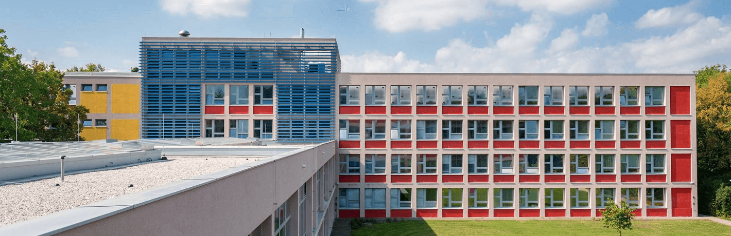 Экономический факультет в ЧЗУ - является самым популярным факультетом университета, а также является самым популярным местом обучения среди иностранных студентов. Узнай на нашем сайте подробную информацию об этом ВУЗе