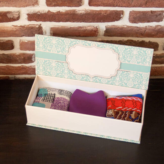 Подаръчна кутия с дамски шалове, изненадайте жена с този оригинален подарък.