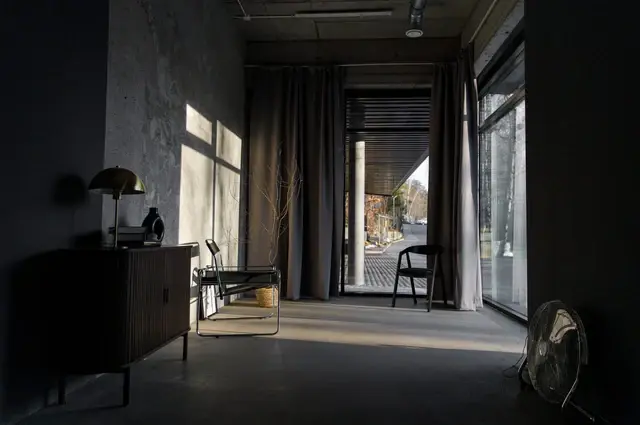 Sala 2 Beton w KARIROOM — betonowa przestrzeń zdjęciowa