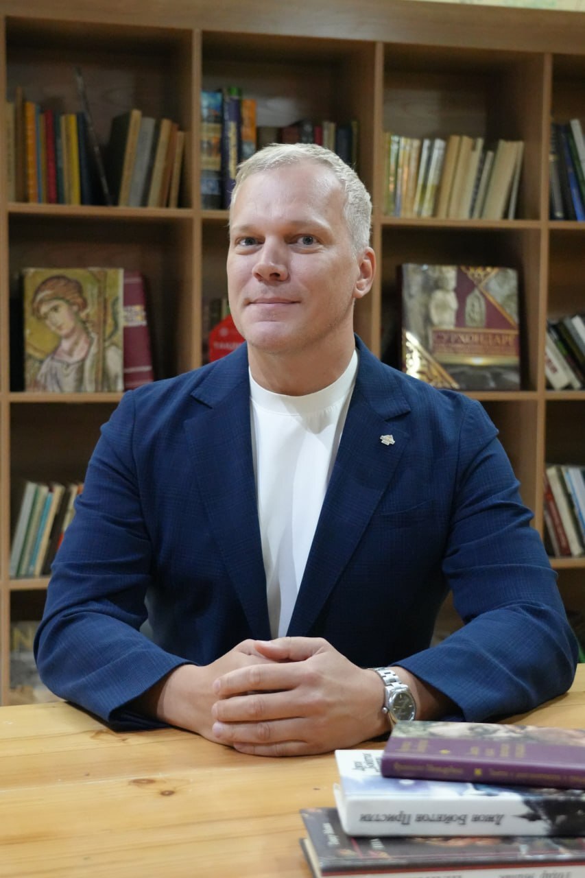 Dr. Artem Klykov