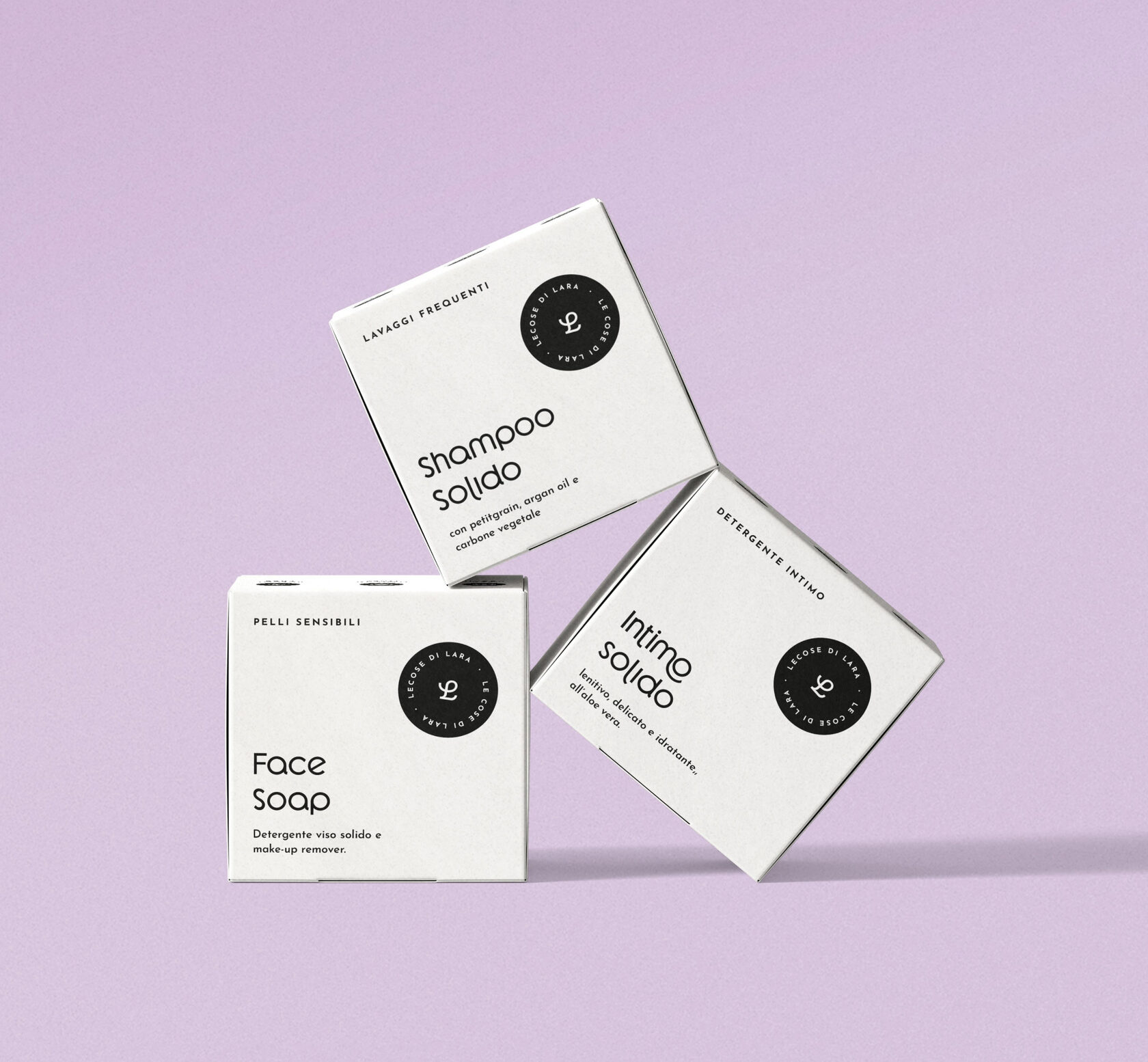 Eco-friendly branded packaging and stationery featuring the Le Cose di Lara logo and sustainable design elements.