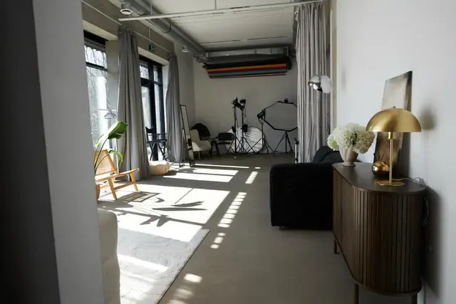 Cyklorama w KARIROOM — przestrzeń do nagrań wideo i zdjęć