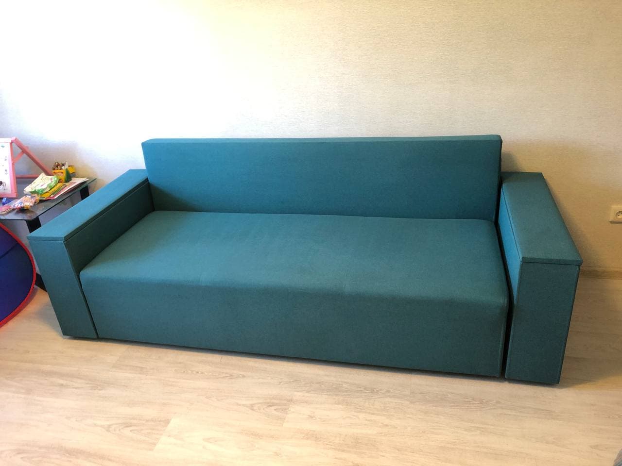 Sofa – Fleckenentfernung – nach der Polsterreinigung in Frankfurt