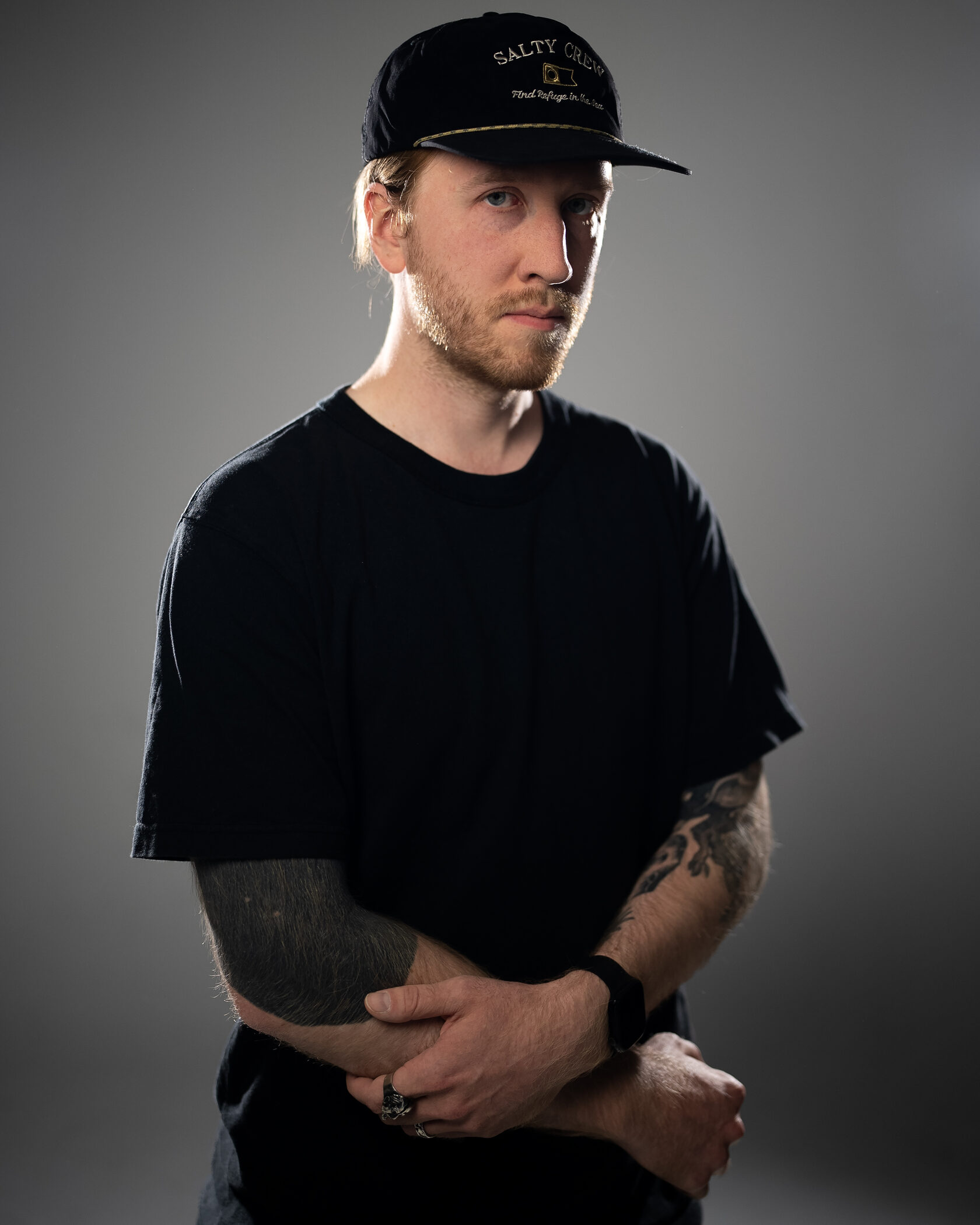 Portrait von Tattoo Artist Nikita bei Brennnessel Tattoo Berlin