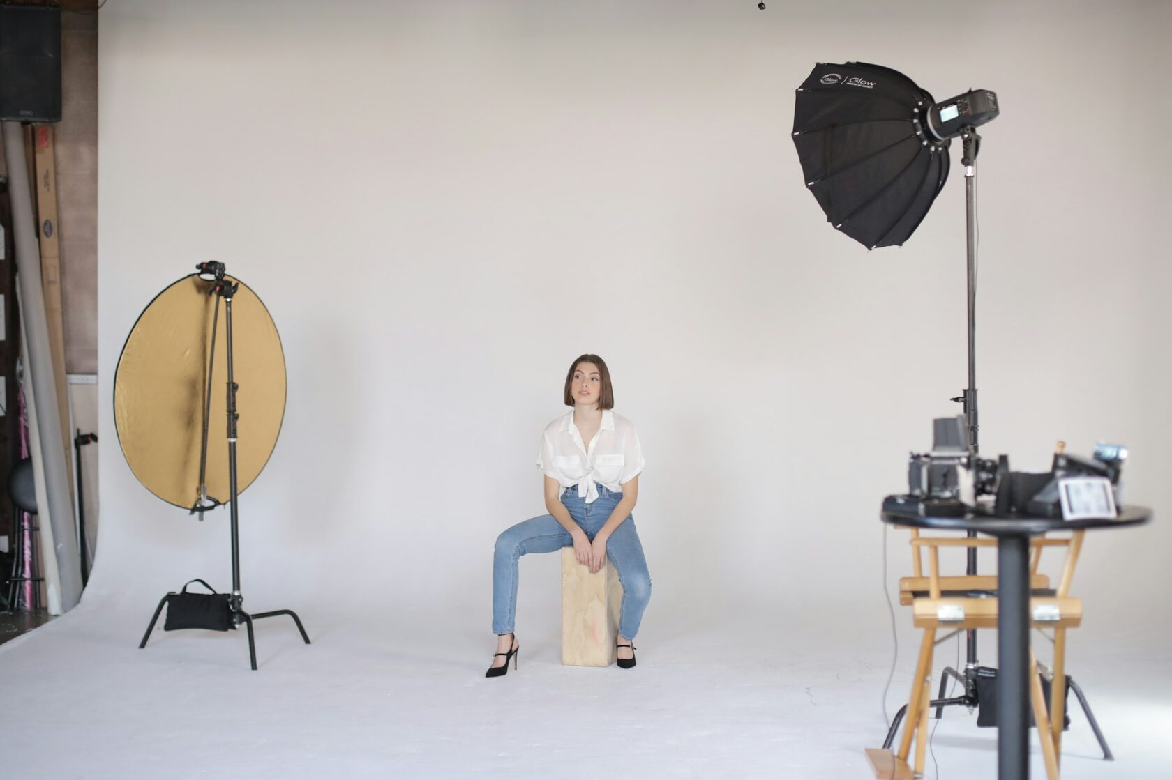Portrait of Tamara Lović in her studio