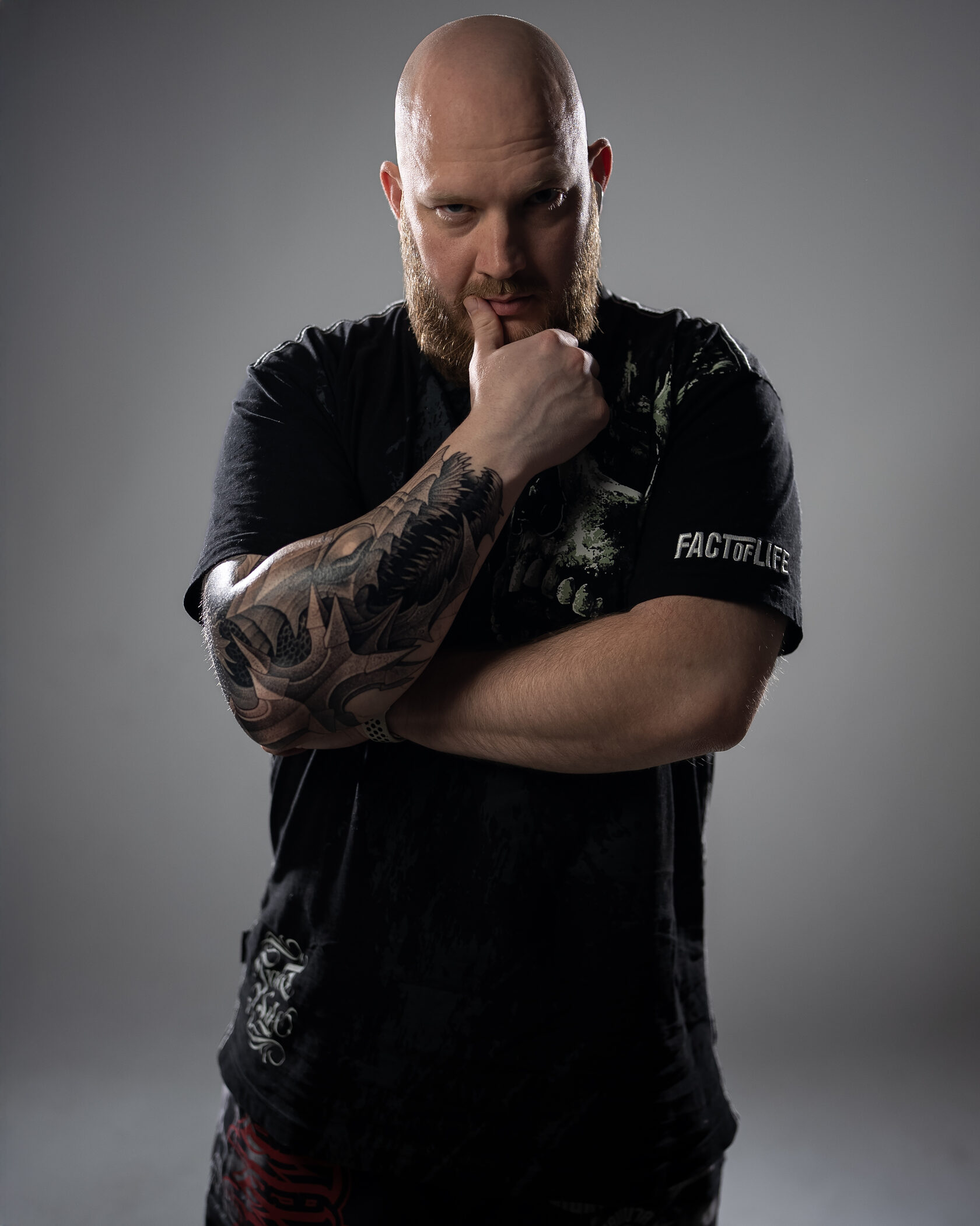 Portrait von Tattoo Artist Yuriy bei Brennnessel Tattoo Berlin
