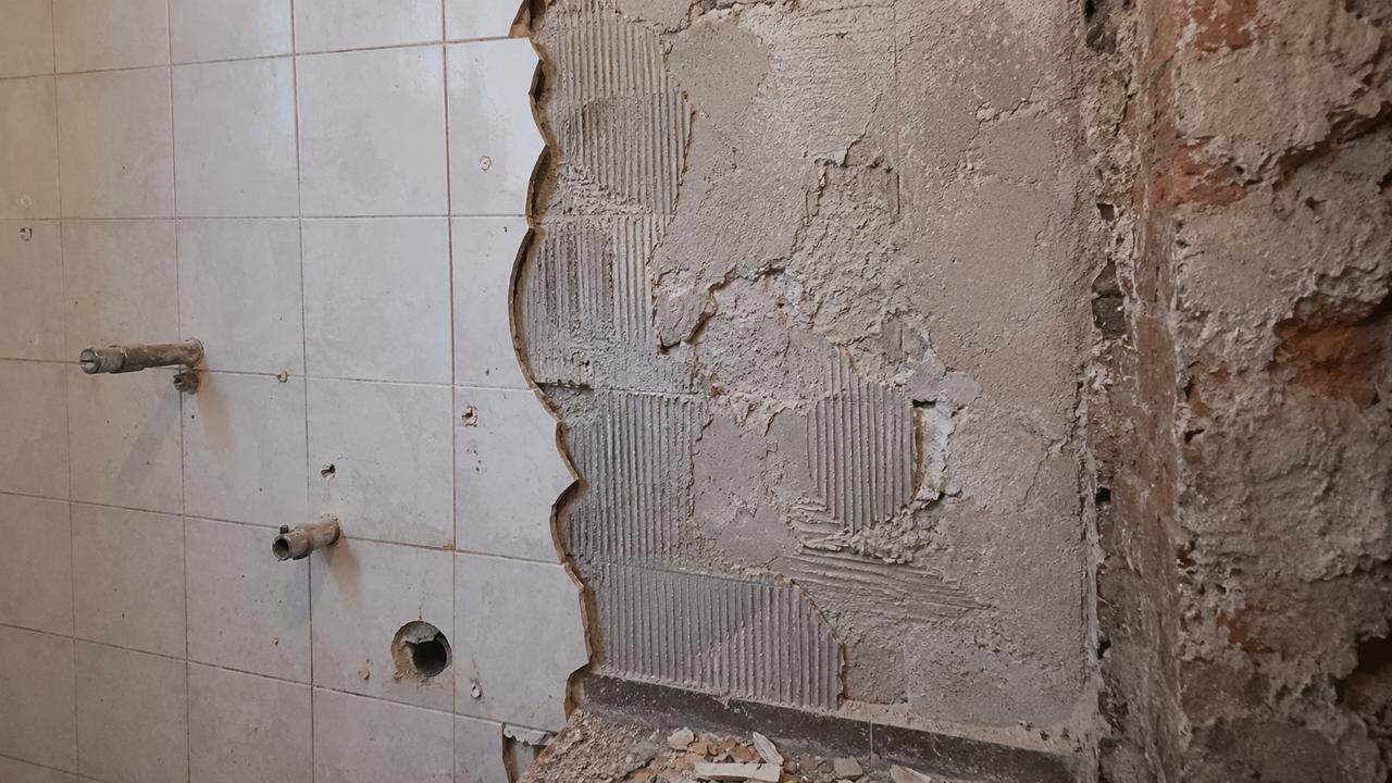 Слоеве под старите плочки в баня – лепило, мазилка и основа