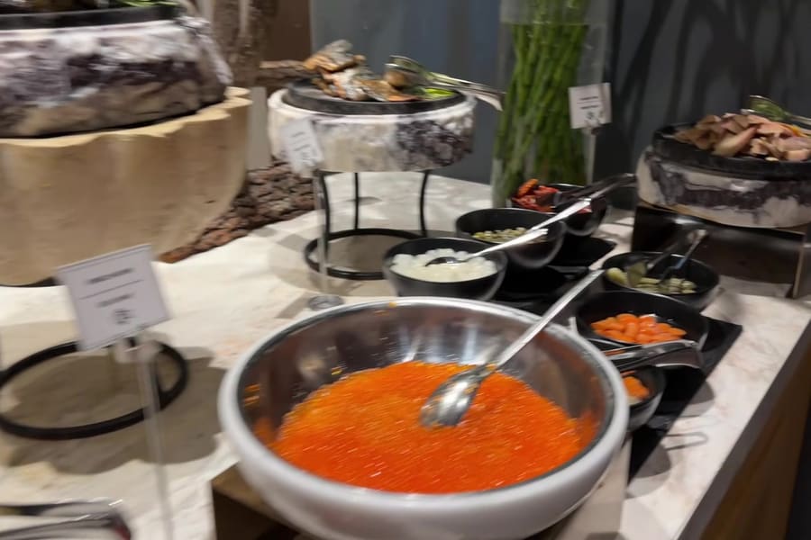 Той самий тазик з ікрою на сніданку — Maxx Royal Belek