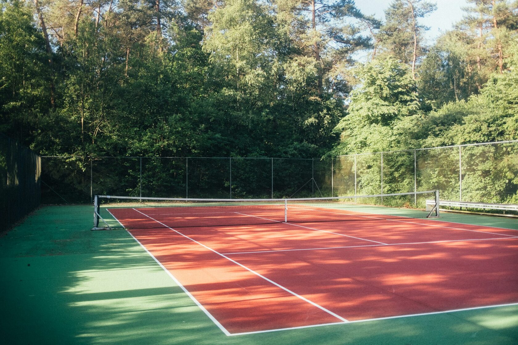 Group lesson on the tennis court