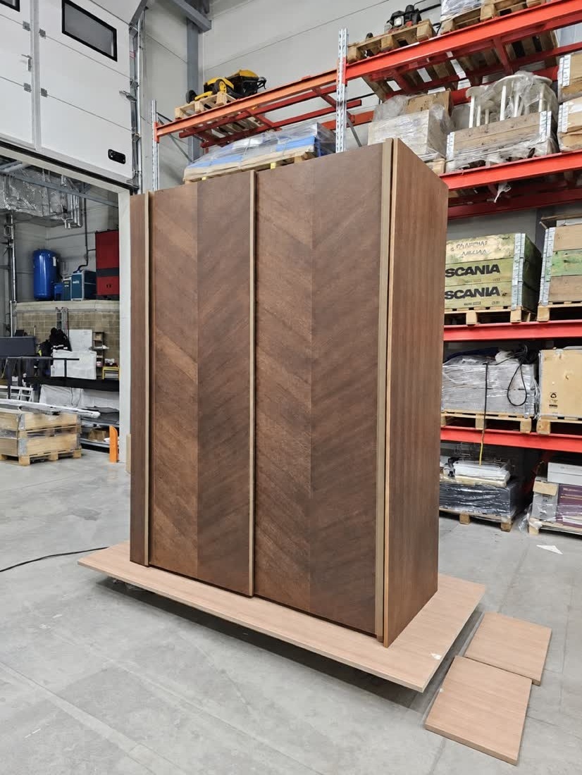 Walnut-veneered chest