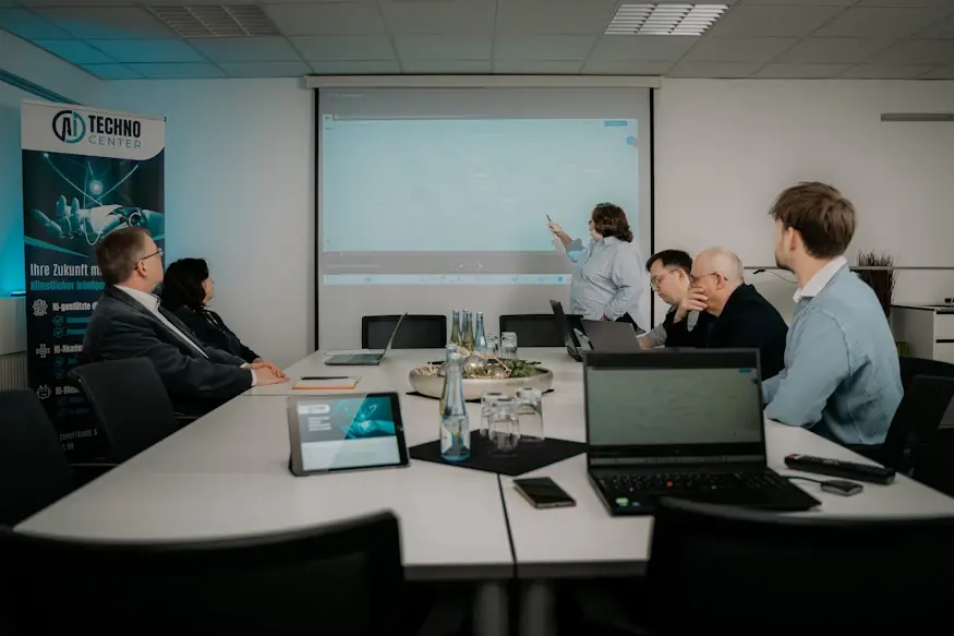 Teammeeting bei AI Techno Center