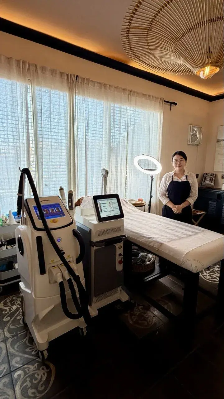 Ruang perawatan di studio laser hair removal The Silk Road, Seminyak Bali