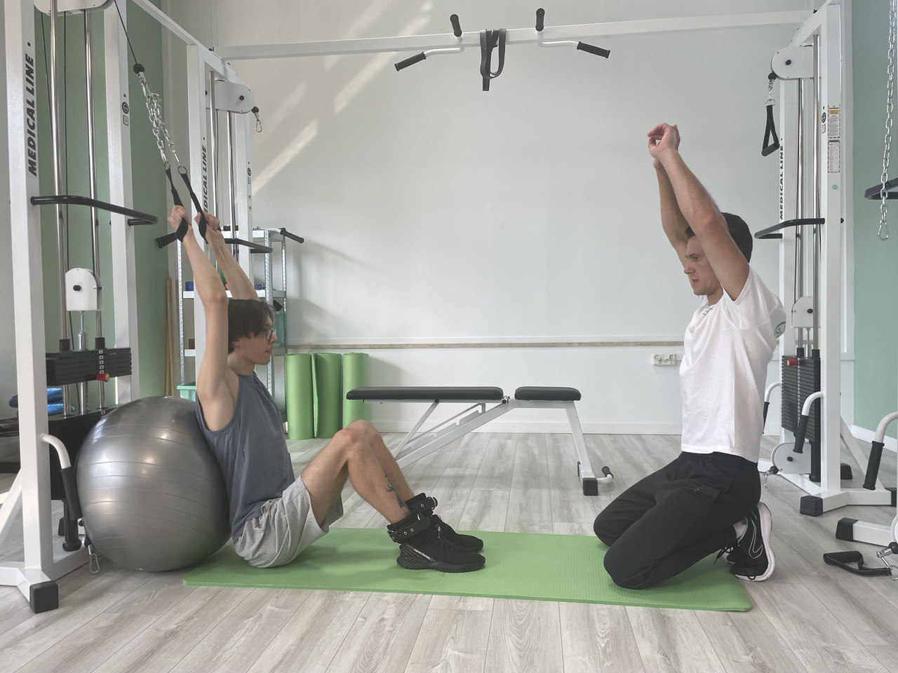 Zajęcia z kinezyterapii Pomogą Tobie: Wzmocnić gorset mięśniowyda Pozbyć się bólu pleców Przywrócić krążenie krwi Zmniejszyć stany zapalne 