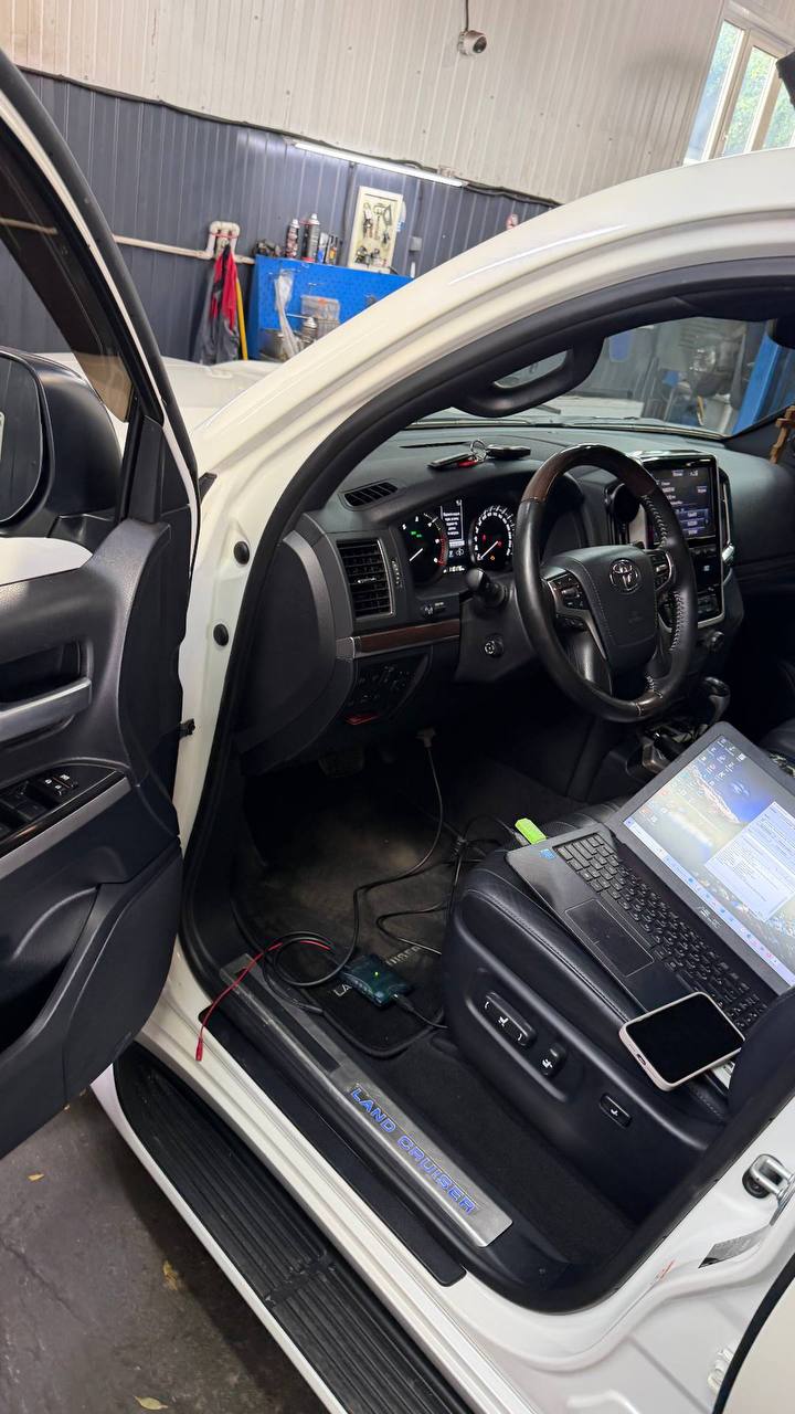 Toyota Land Cruiser