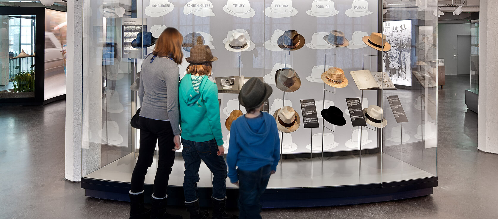 Custom Display Cases Lindenberg – Precision with Projection