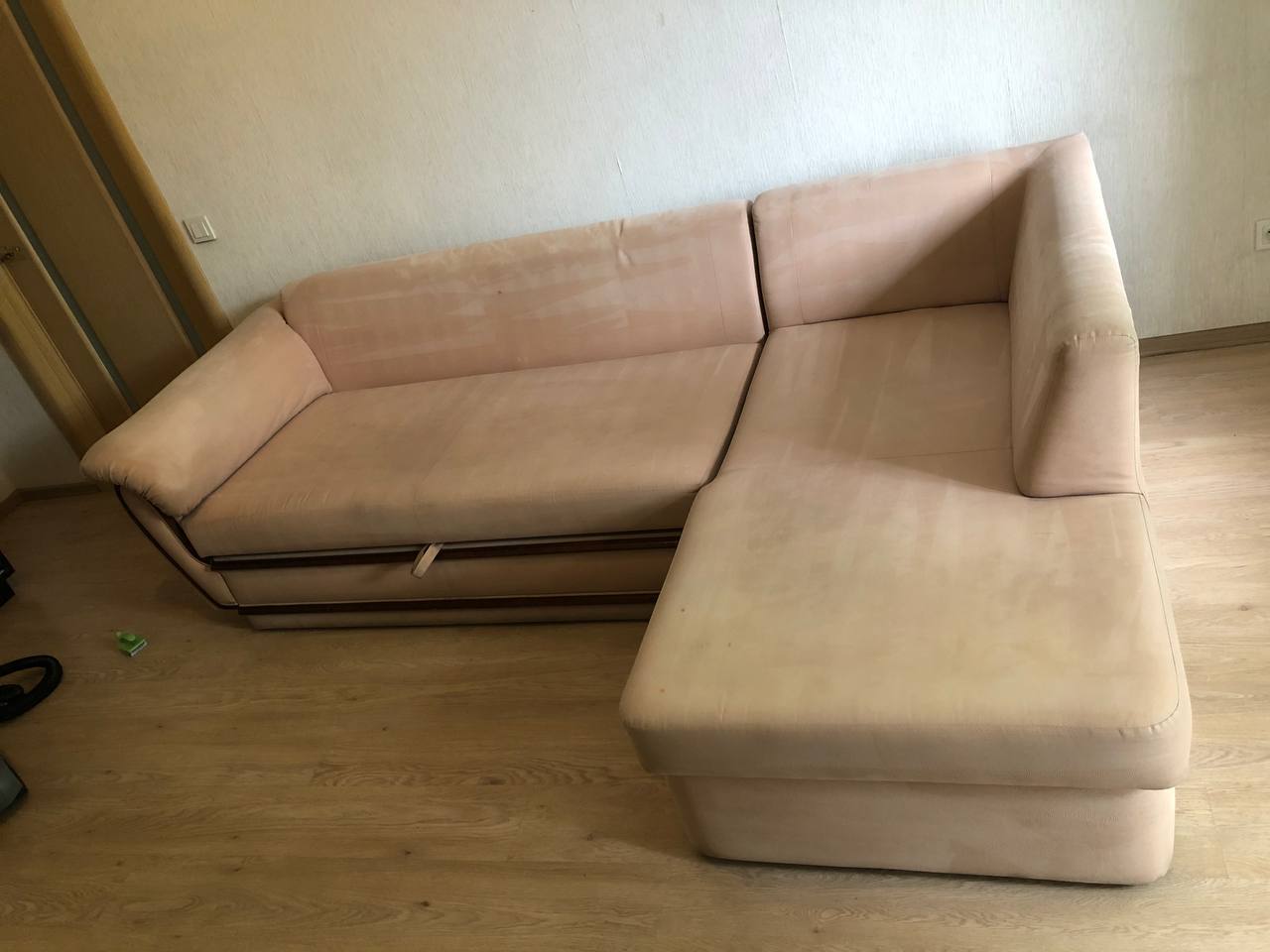 Ecksofa – Tiefenreinigung – nach der Polsterreinigung in Frankfurt