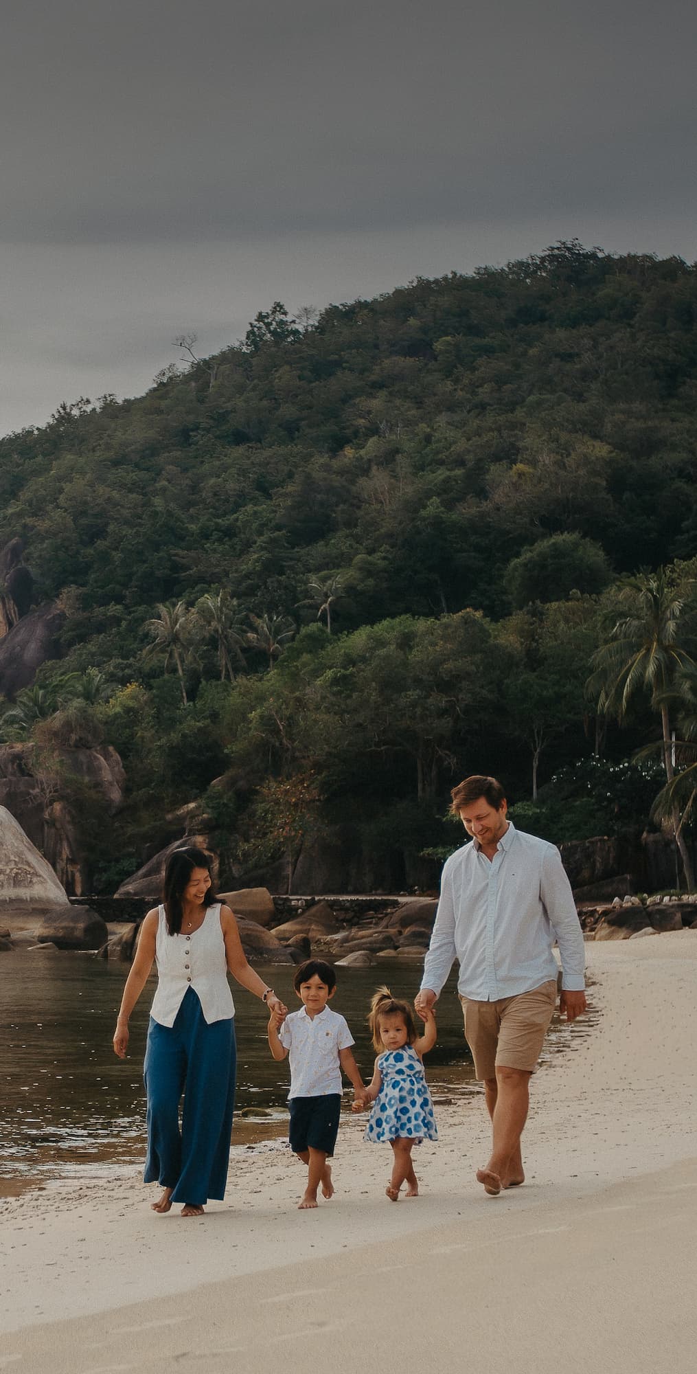 Family photoshoot at Silver Beach Koh Samui — natural sunrise portraits