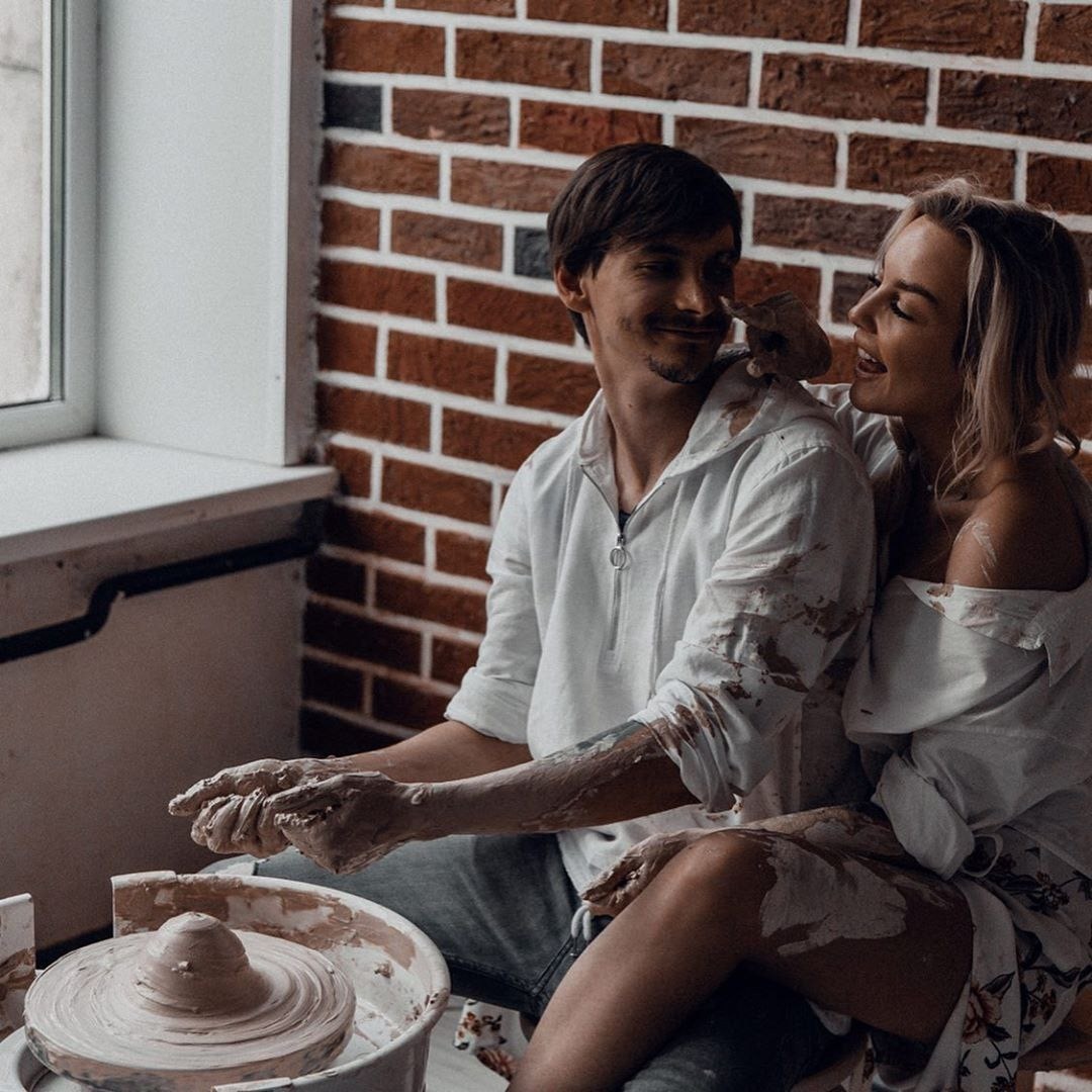 Date night pottery class for couples in Chicago