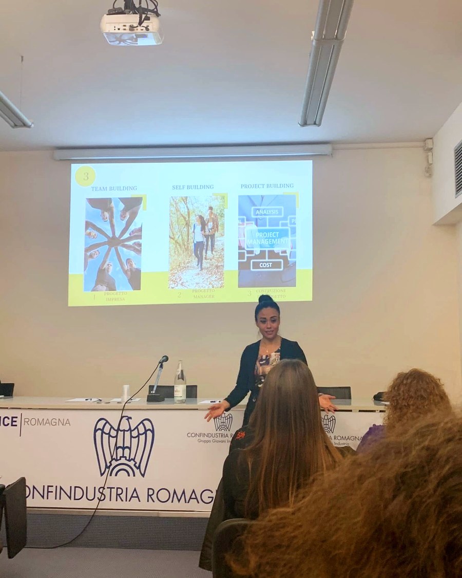 Ana Laura Ramirez durante un intervento in Confindustria Romagna