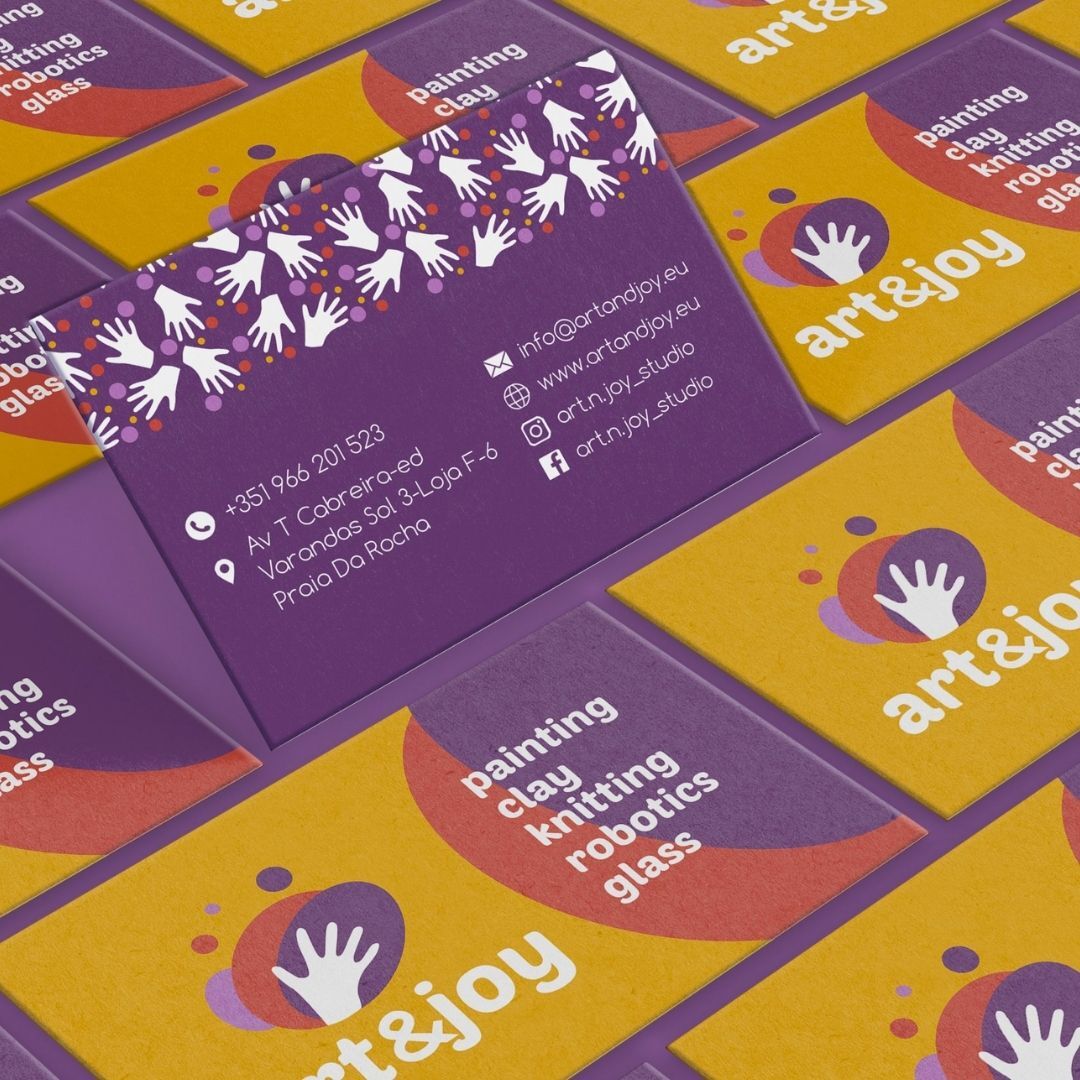 Rozložený brand book s ukázkami loga, barevnosti, typografie a vizuálních prvků