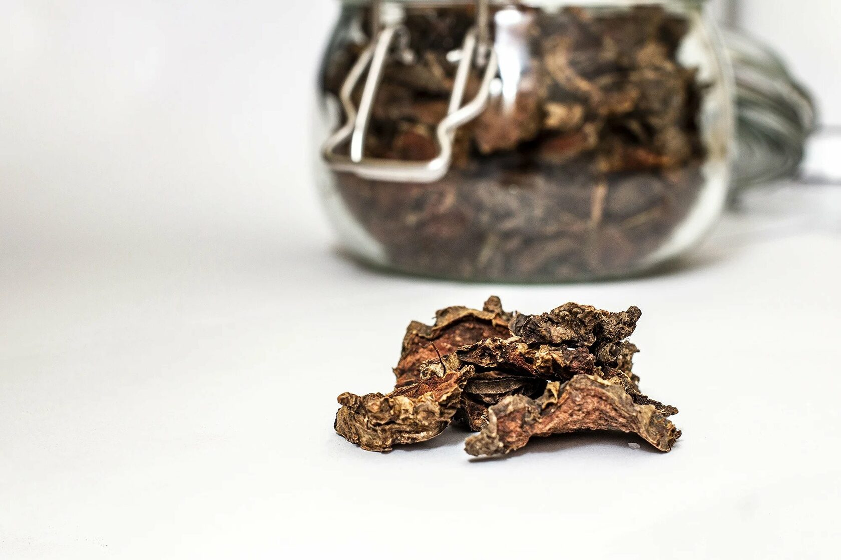 Dried Rhodiola rosea root and rhizome