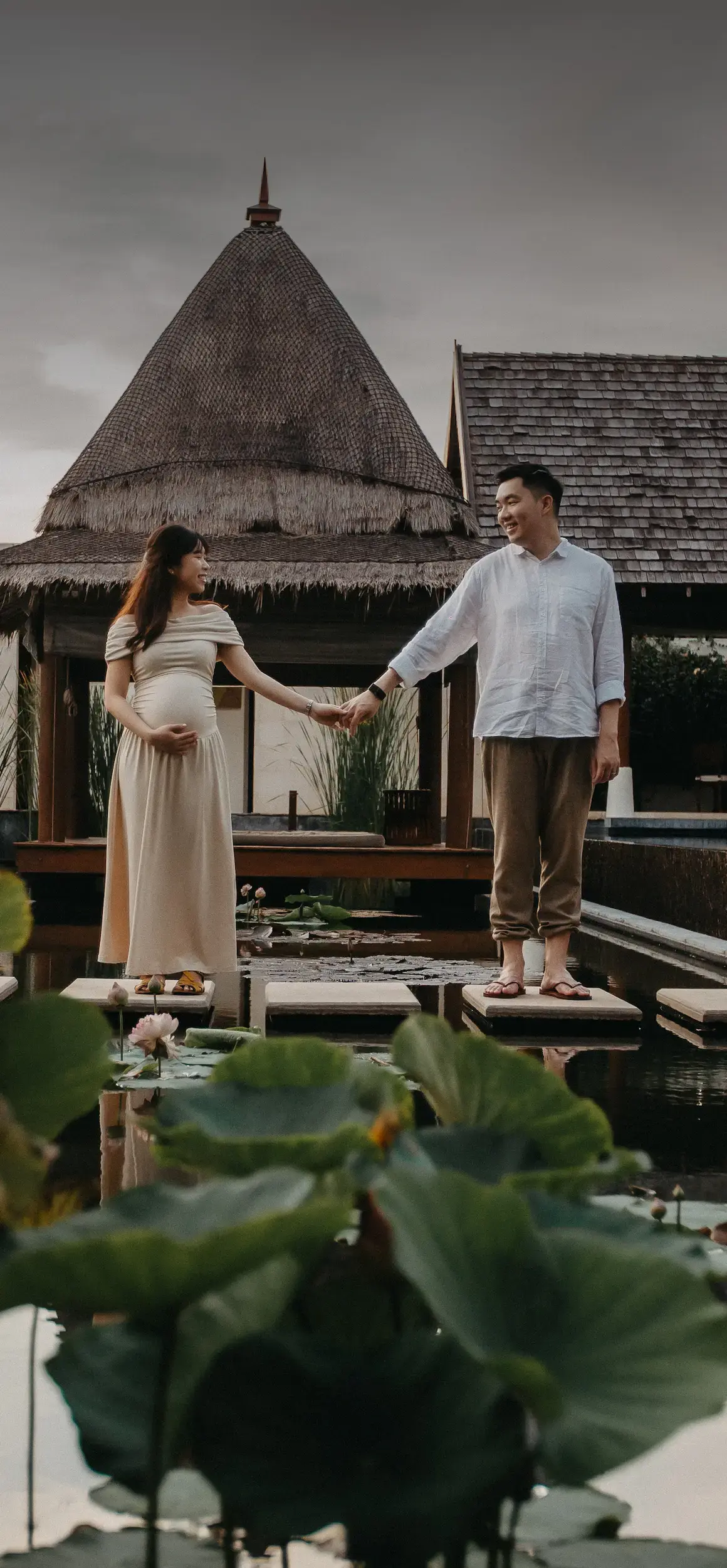 Maternity photoshoot at SALA Samui Choengmon — natural portraits mobile
