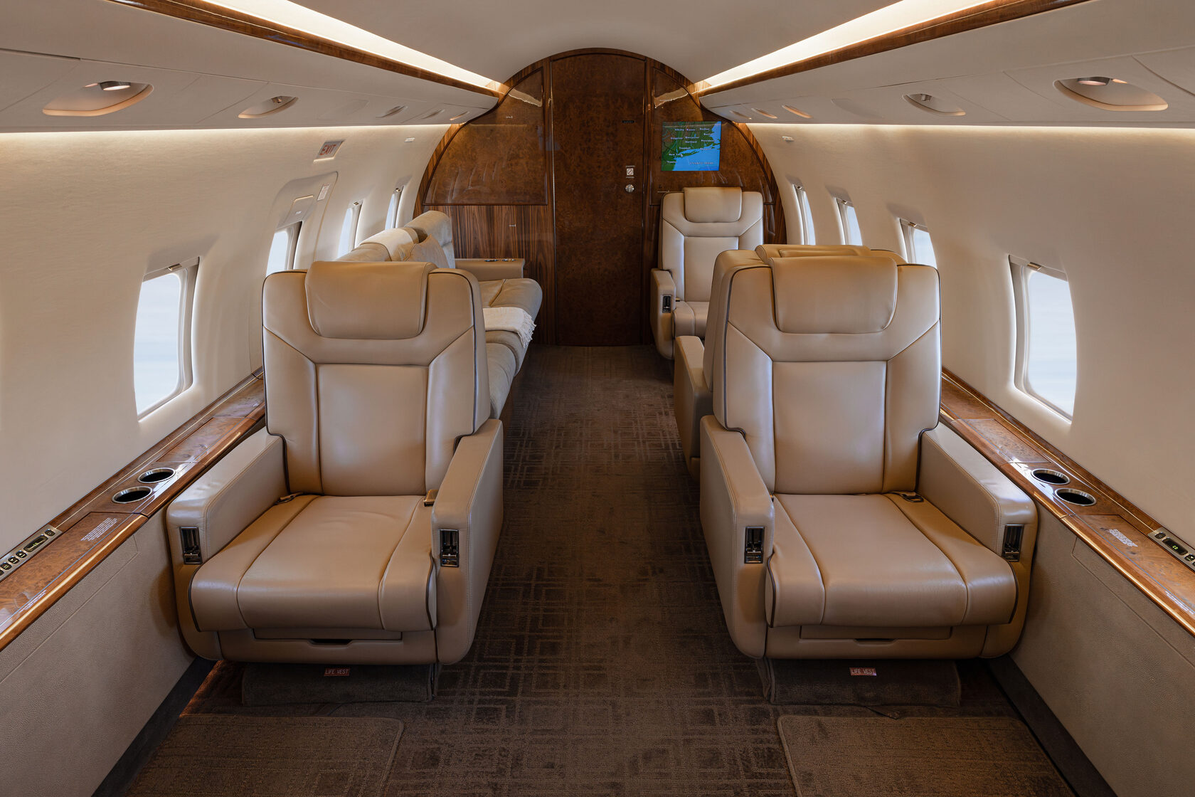 ロンページ Challenger 604 N618JJ | Talon Air