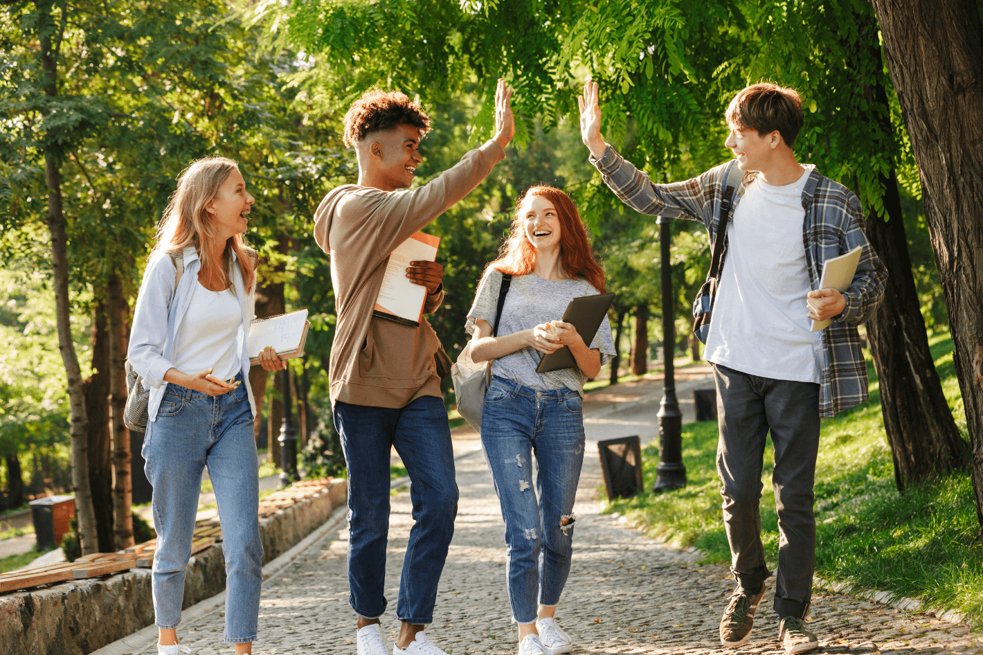 Чехия одна из самых популярных стран для переезда и получения здесь высшего образования. О том, с какими проблемами могут столкнуться иностранные абитуриенты, и что нужно делать для быстрой адаптации в Чехии, рассказываем далее.