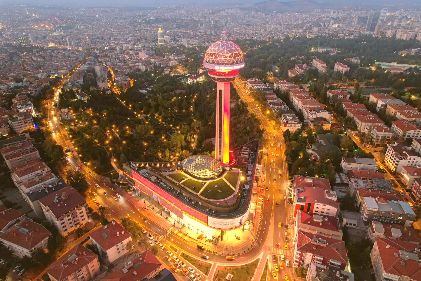 Ankara mit Atatürk-Kulesi bei Tageslicht