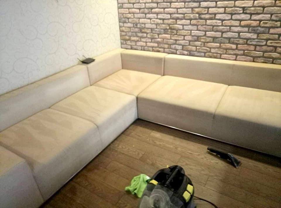 Ecksofa – Tiefenreinigung – nach der Polsterreinigung in Frankfurt
