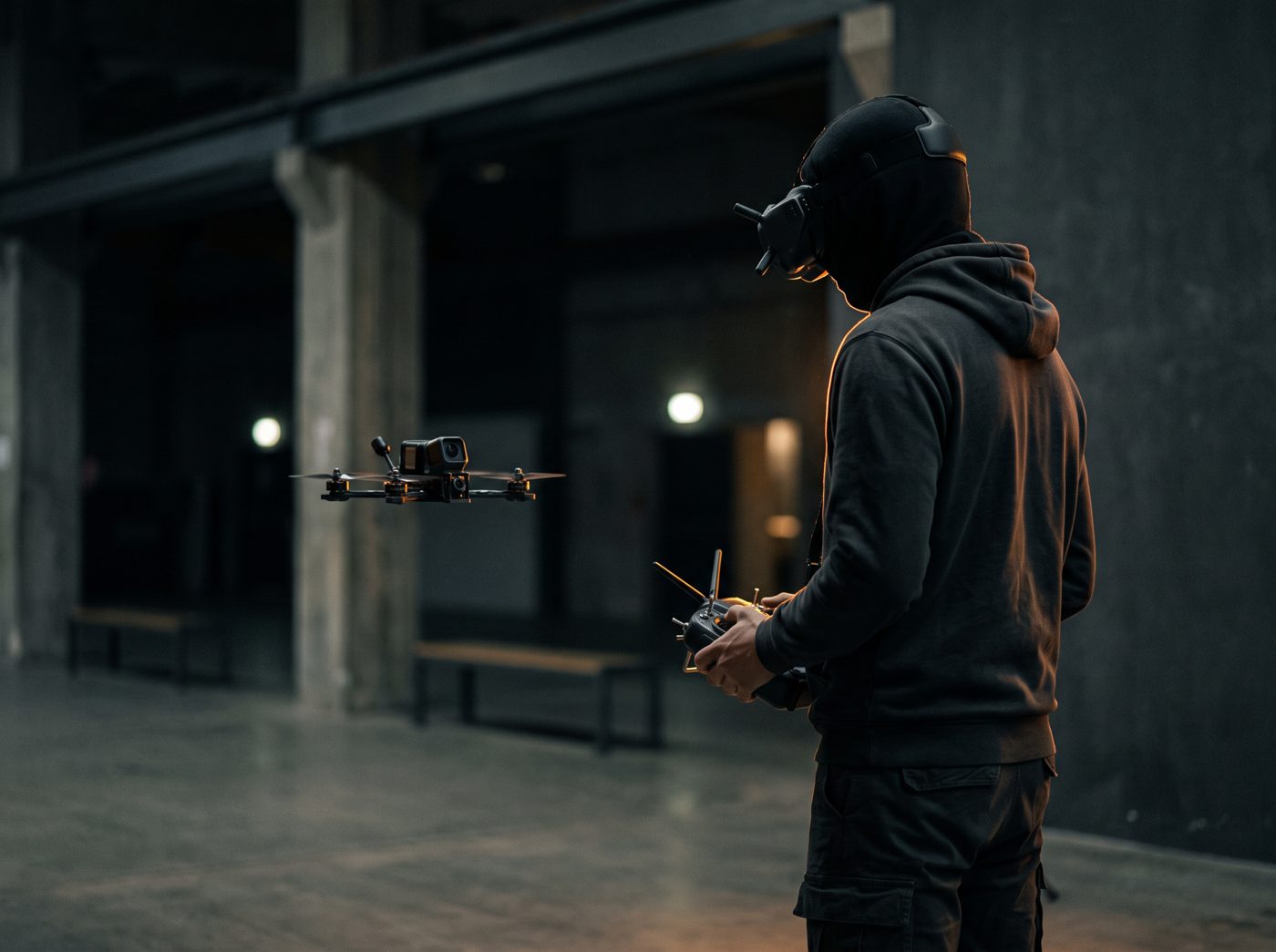 Оператор FPV-дрона