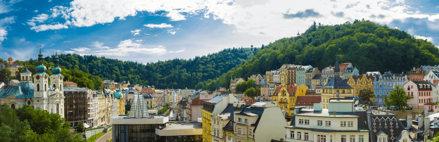 Карловы Вары идеальный вариант для однодневного путешествия по Чехии. Здесь как дома: тихо, уютно и очень спокойно. Куда сходить и что посмотреть мы расскажем Вам в этой статье.
