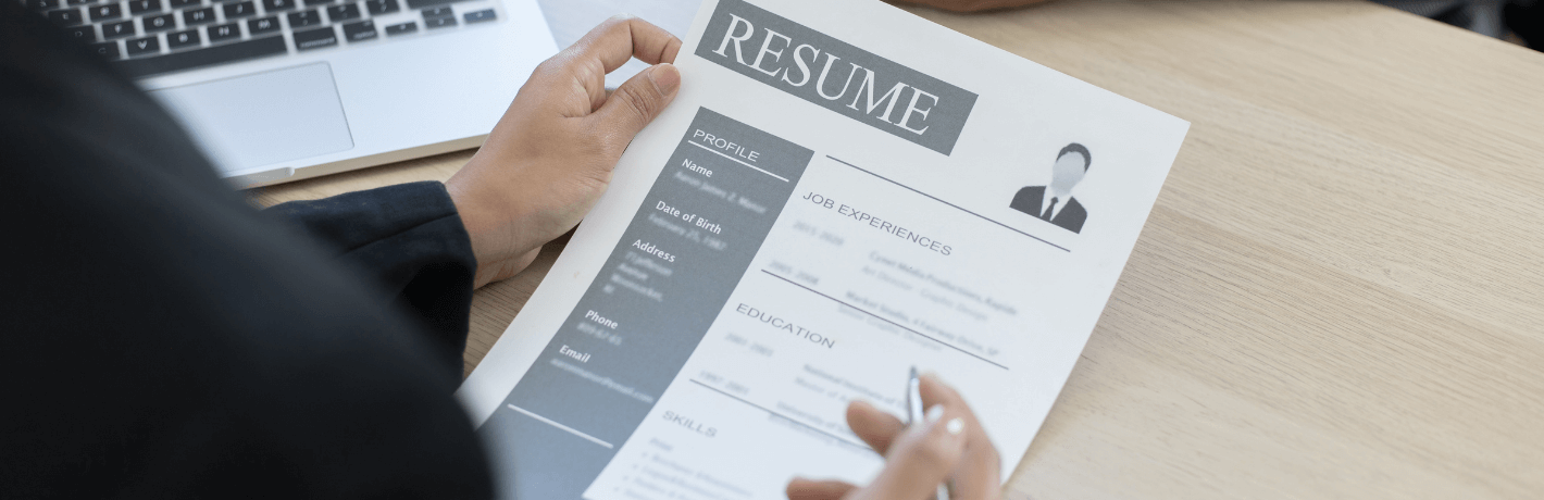 В этой статье мы расскажем о самых востребованных специальностей в Чехии. В каких сферах самая большая зарплата? 