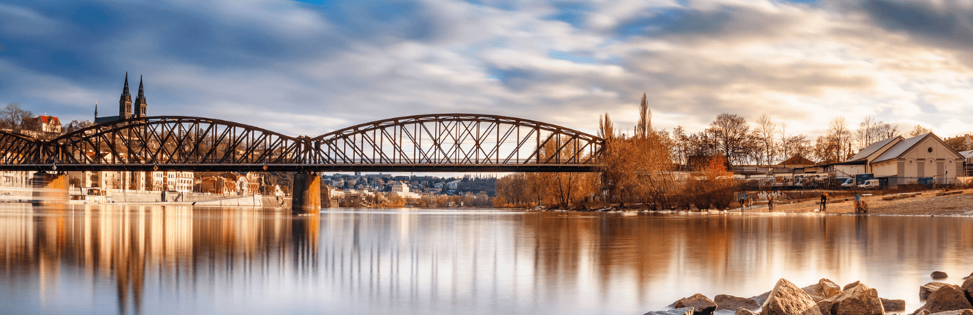 Не знаете чем заняться в свободное время в Праге, так как обошли все достопримечательности? В этой статье мы расскажем о интересных местах для прогулок в Праге