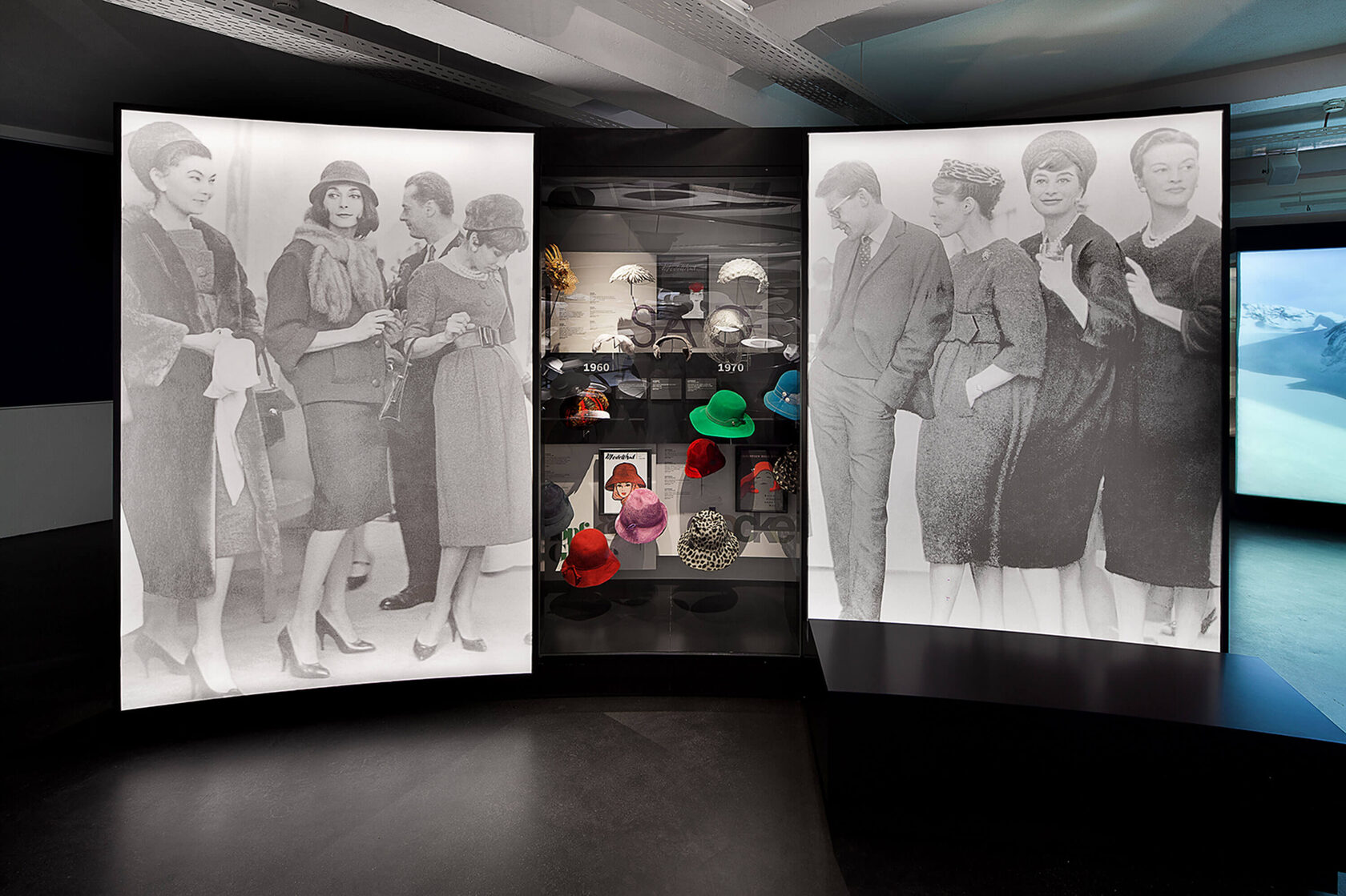 Custom Display Cases Lindenberg – Precision with Projection
