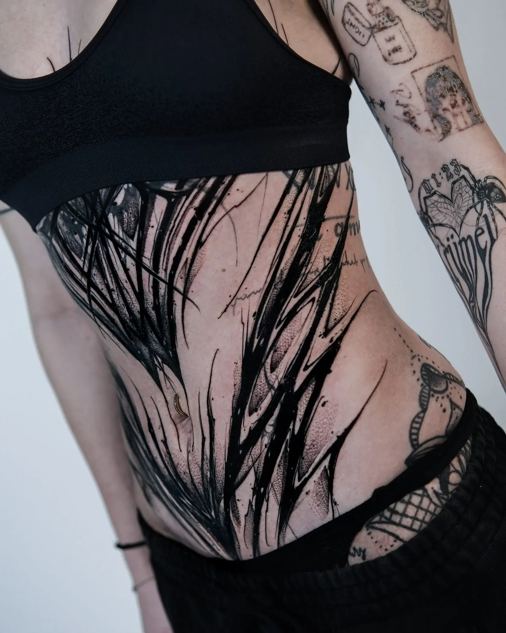 Blackwork Tattoo Beispiel 1 - Brennnessel Tattoo Berlin