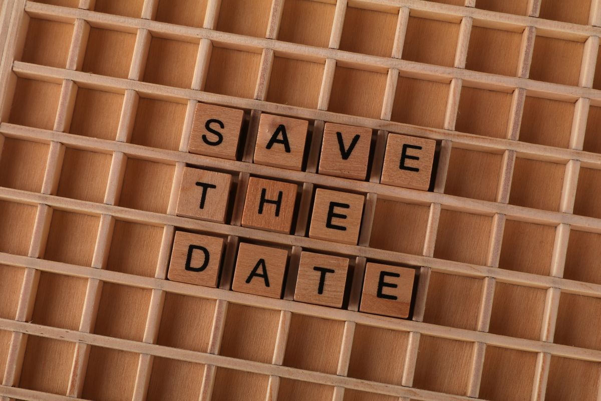 Save the date sõnum – puidust tähed moodustavad kirja Save the Date
