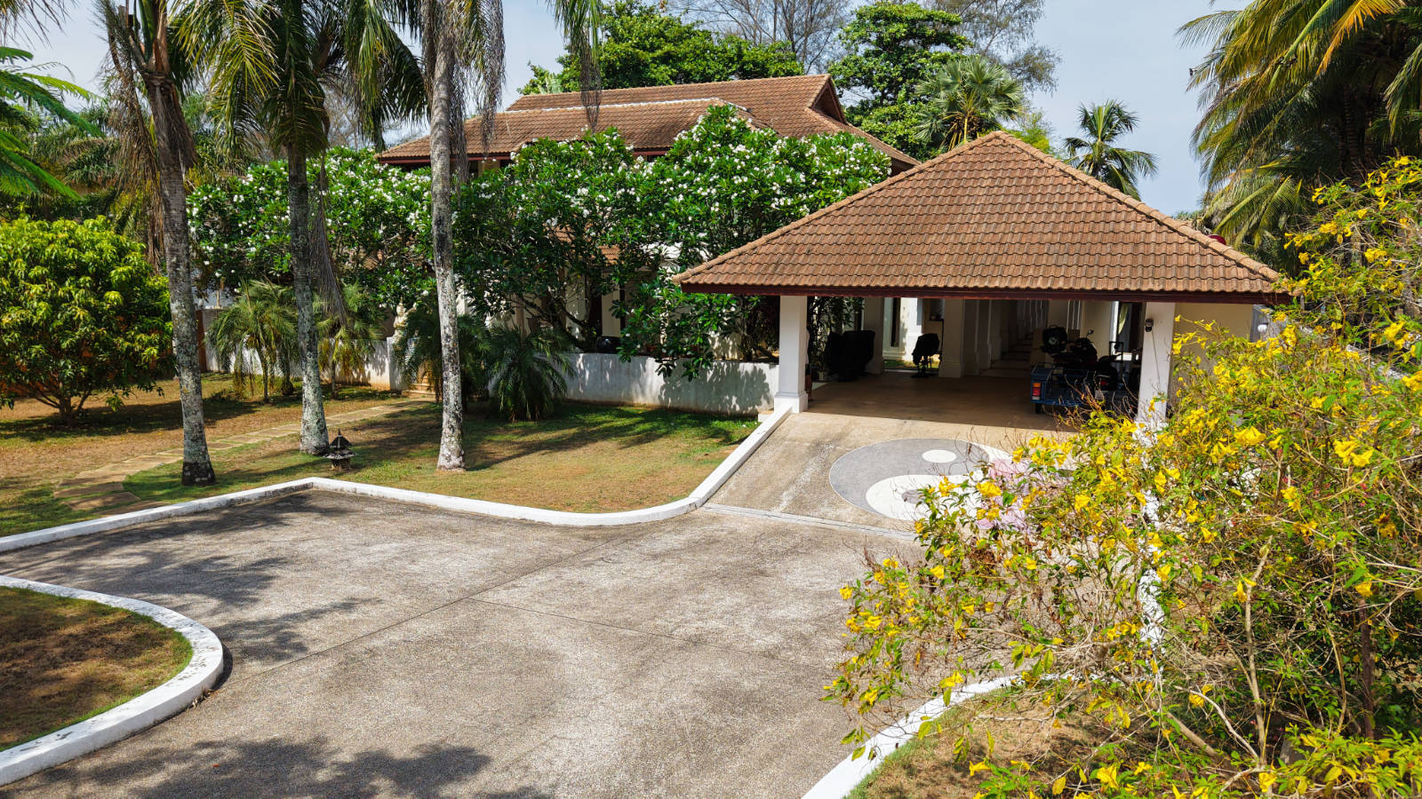 Driveway and approach to the villa, Natai Beach
