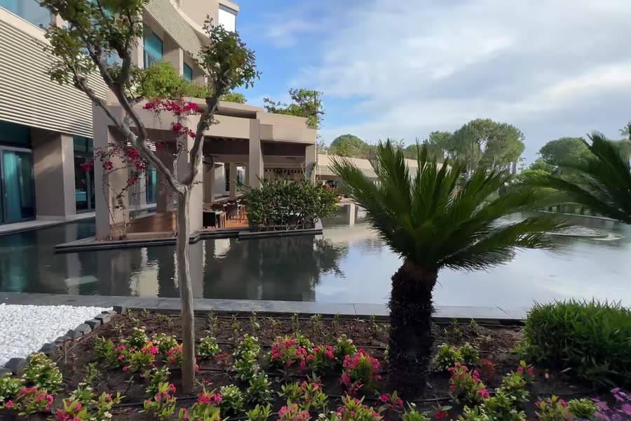 Фонтани й пальми — Susesi Luxury Resort