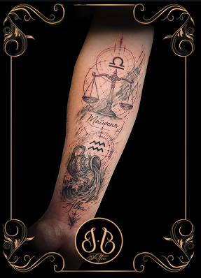 Tatouage d'inspiration antique sur le bras, réalisé par Sébastien chez Ino-Ink