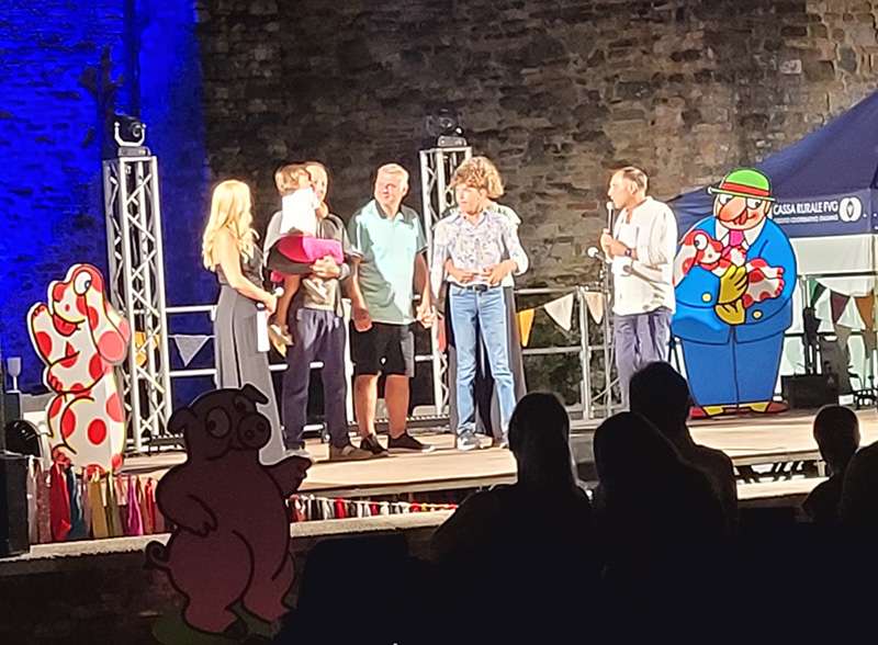 Le famiglie sul palco di Mosaico di Voci