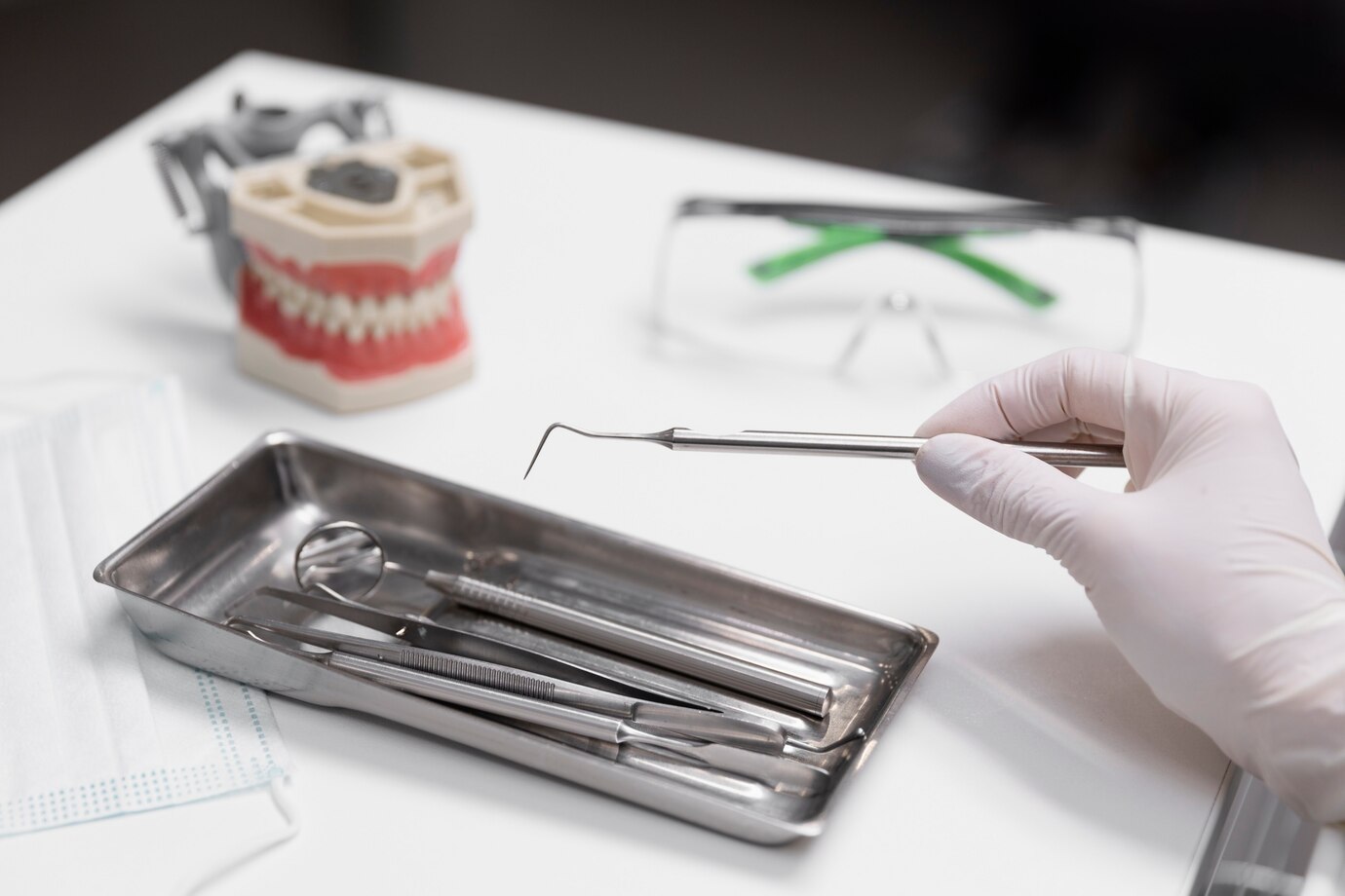 Tooth extraction at 33.ZOBS dental clinic
