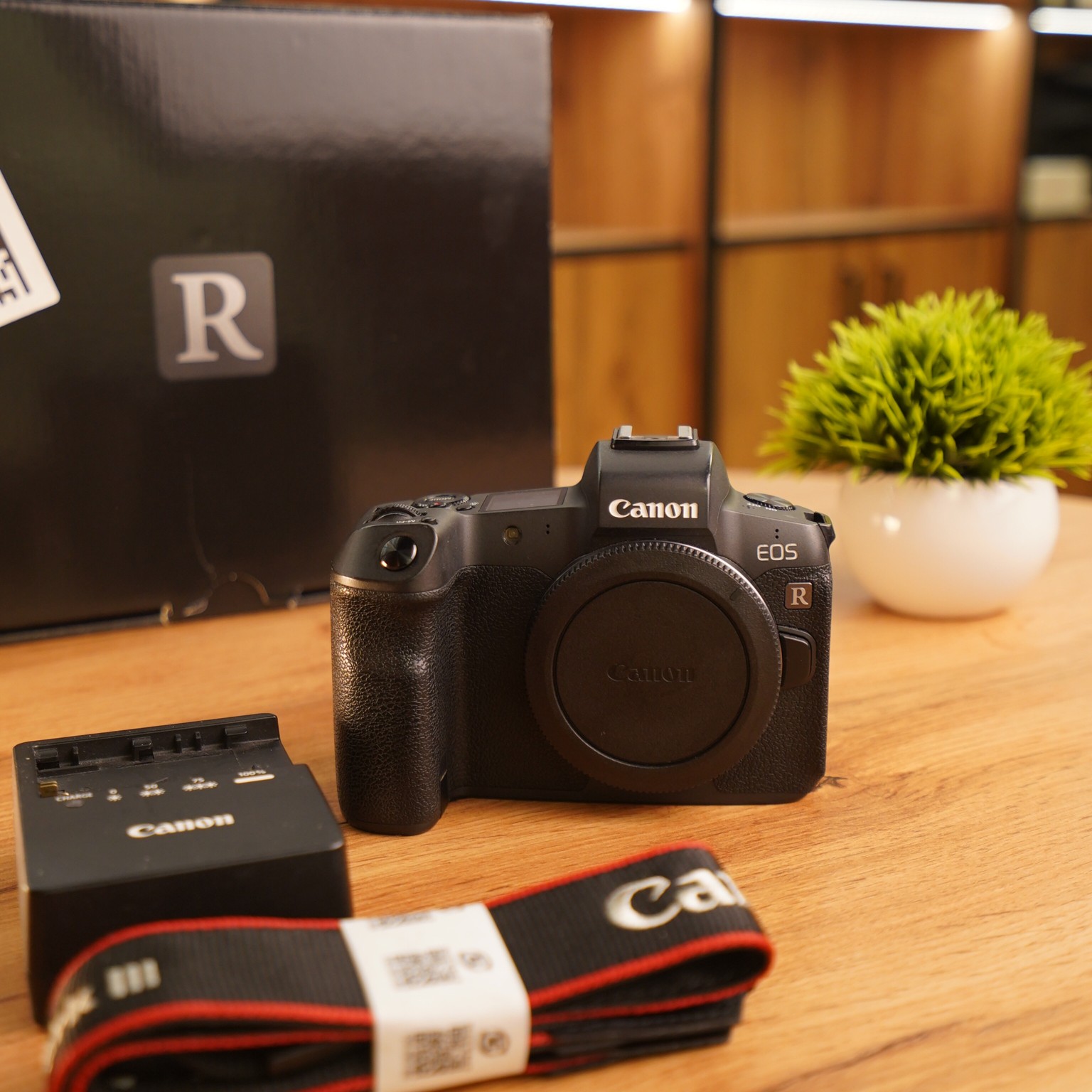 Canon R