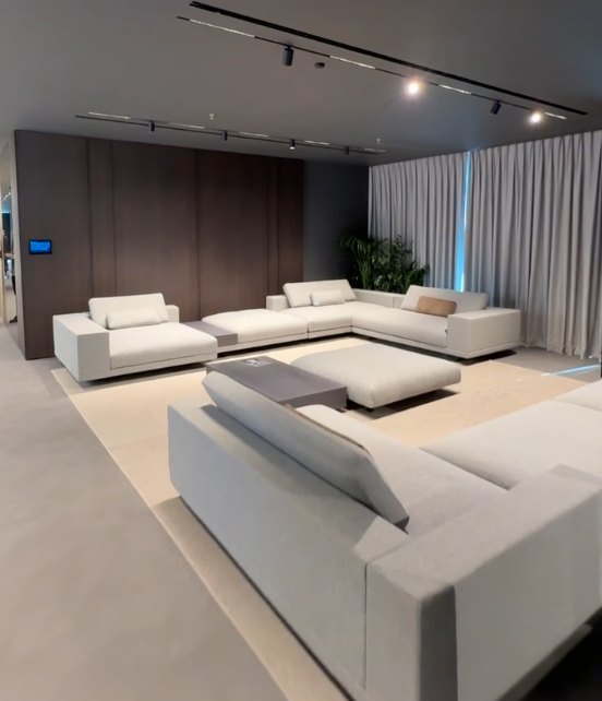 Boca Nova Showroom — showroom interior