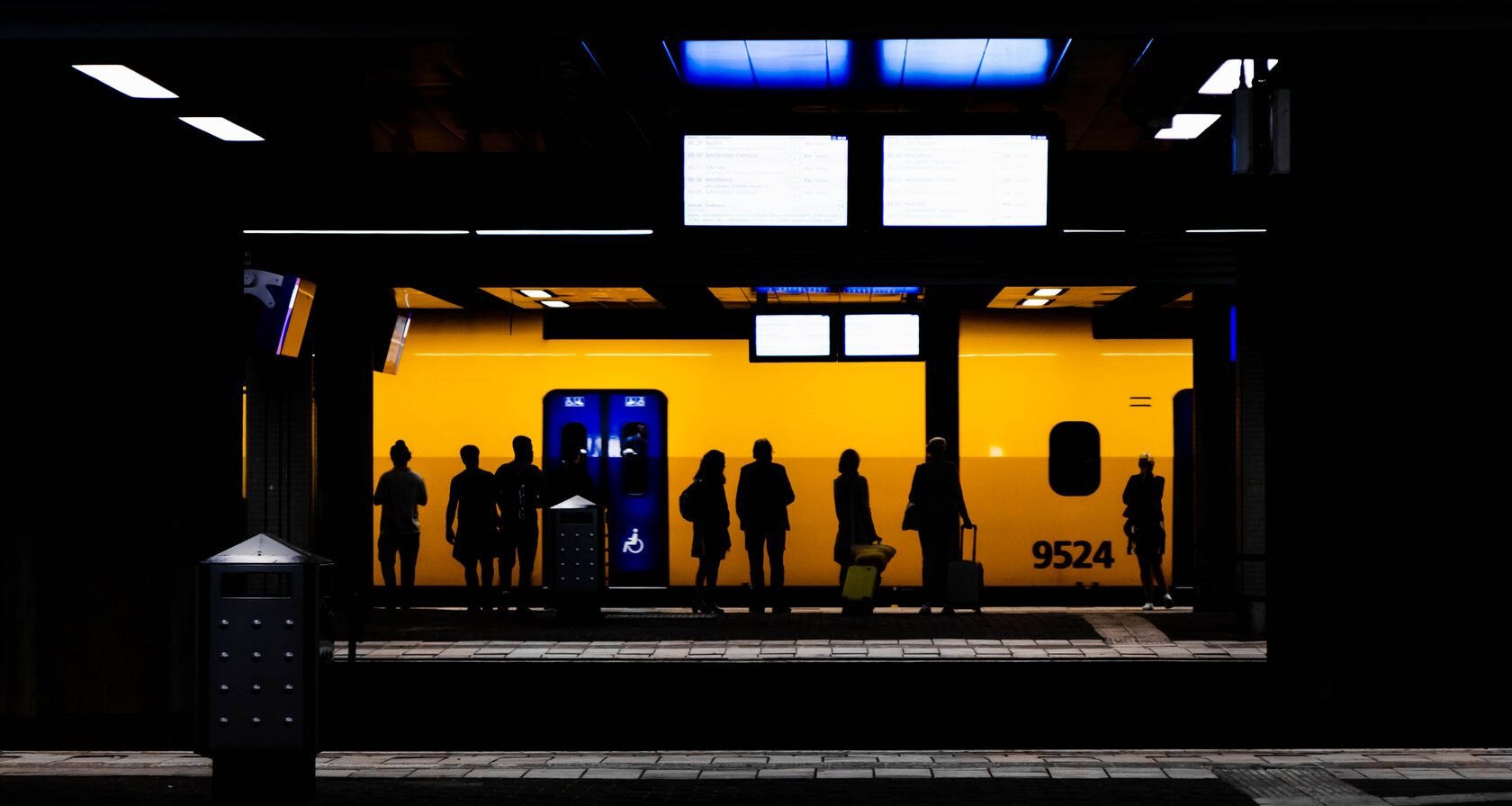 amsterdam-centraal-railway-station-benelux-trains