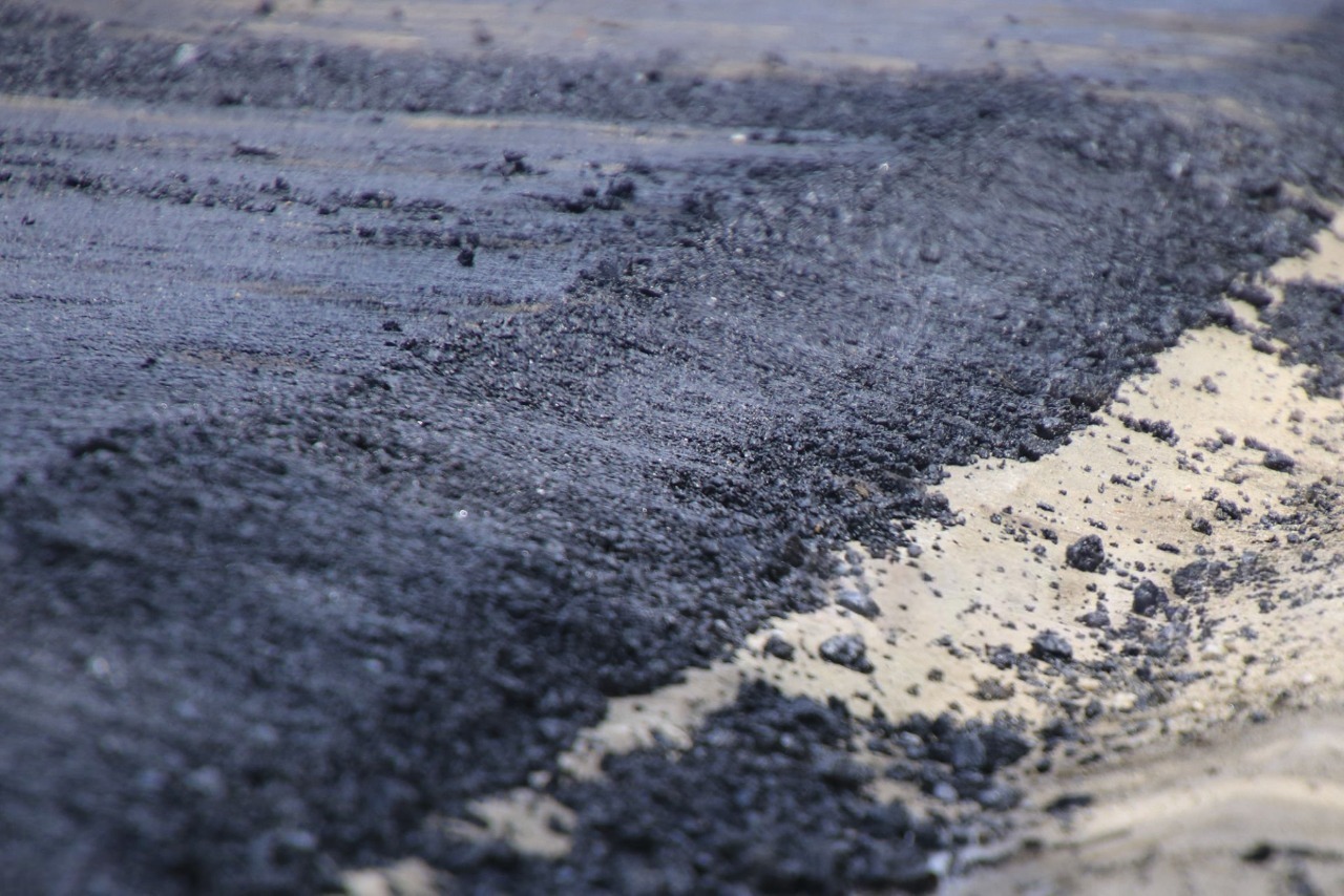 Правилната дебелина е критична за дълготраен асфалт.