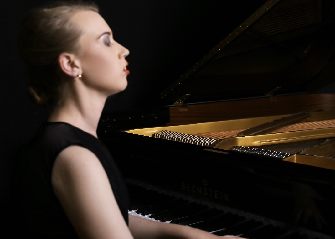 Diana Zuieva at the grand piano