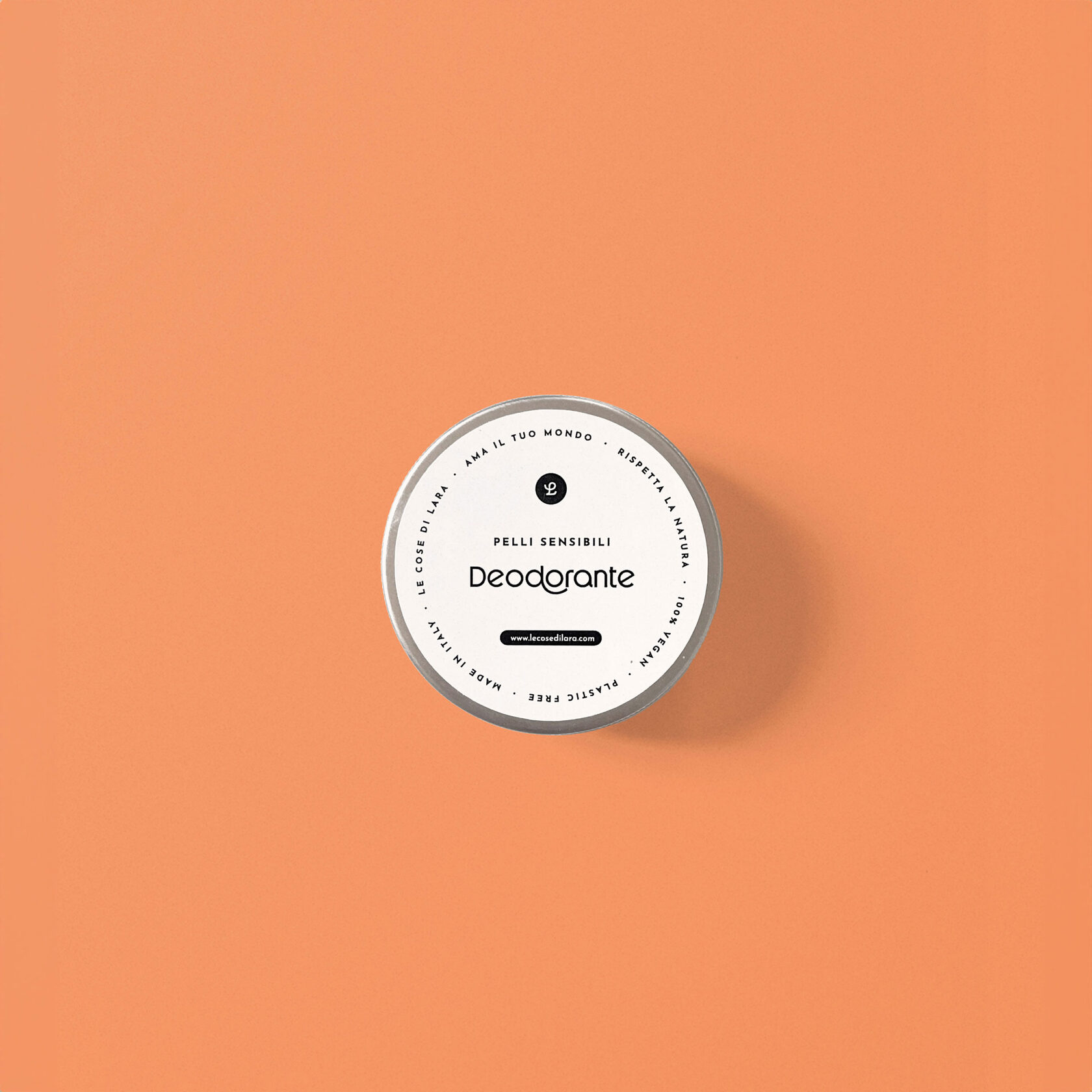 Eco-friendly branded packaging and stationery featuring the Le Cose di Lara logo and sustainable design elements.